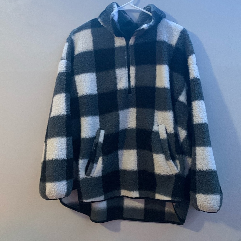 Black and white fluffy jacket with pockets, size 2x from old navy